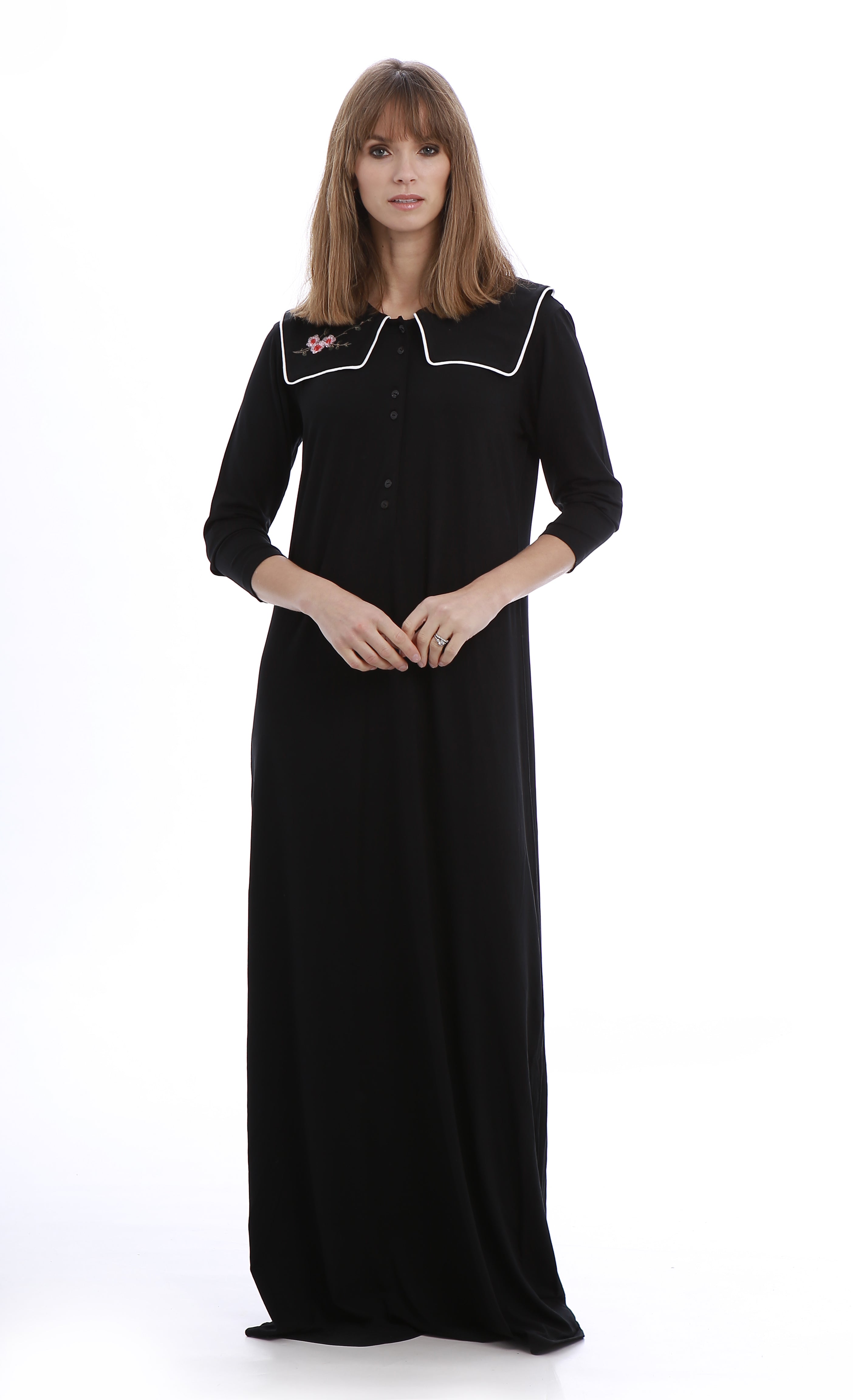 An A-line maxi nightdress that combines the vintage with the contemporary for a stunningly perfect result.
